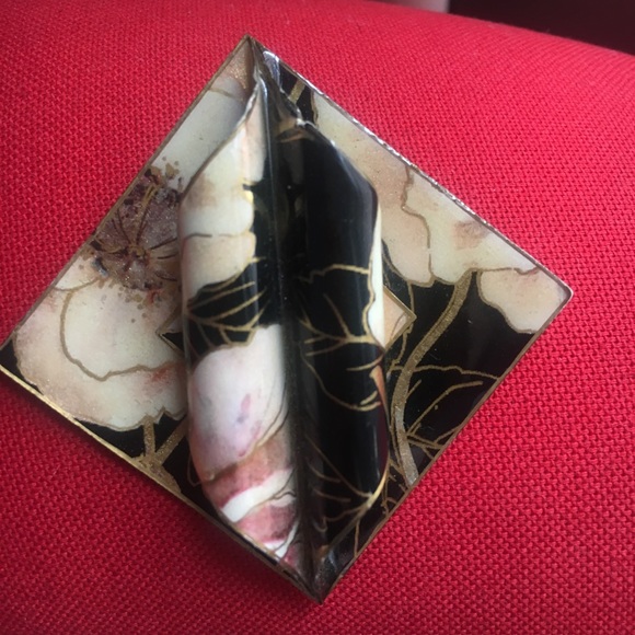 Beautiful Vintage brooch with flower detail - Picture 7 of 8